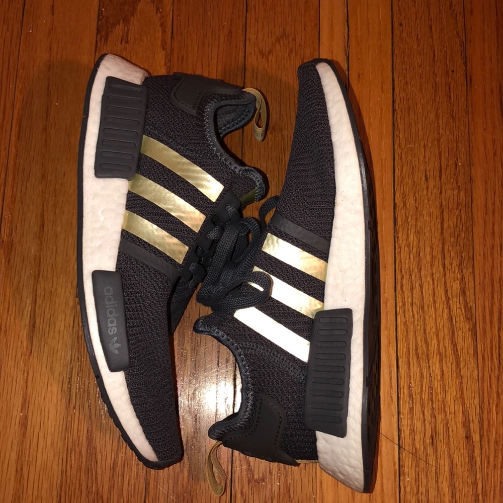 NEW W/O TAGS Adidas NMD R1s